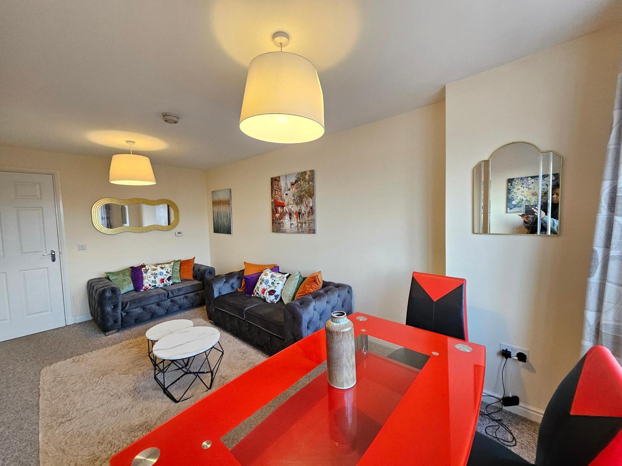 2 Bed Apt, 4 Beds With Parking * Edinburgh